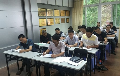 連益峰：龍巖民化工程爆破公司深入開(kāi)展黨風(fēng)廉政案例警示教育 (1).jpg