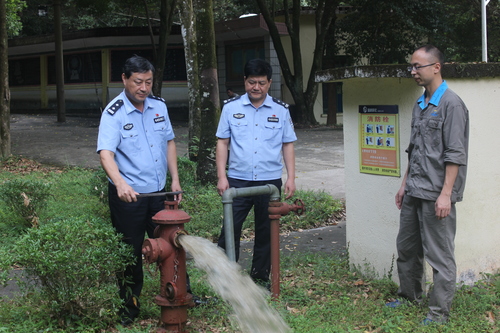 陳余華：檢測(cè)室外消防水壓.jpg