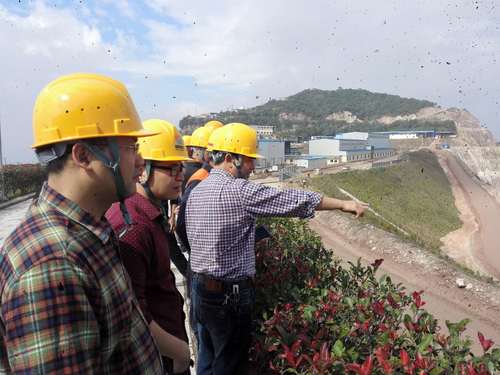 陳赫：金牛水泥礦山部部長(zhǎng)葉小勇一行到富興建設(shè)公司考察調(diào)研.jpg