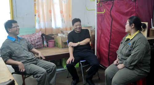 陳宏金：公司張賢鋒副總慰問永春分公司困難職工吳玲玲。.jpg