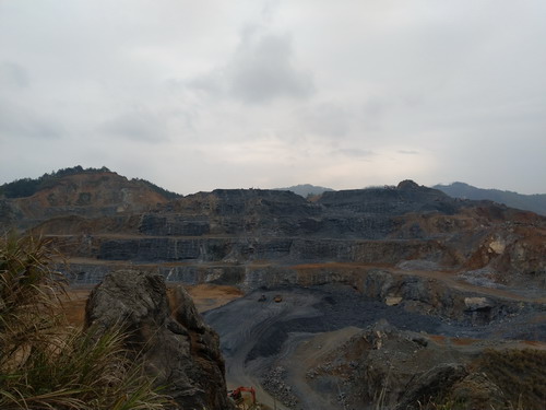 陳赫-富興建設永安項目部順利完成復工復產(chǎn)后的首次大規(guī)模爆破任務1_調(diào)整大小.jpg